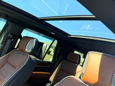 Used 2023 GMC Yukon Denali Ultimate image 12