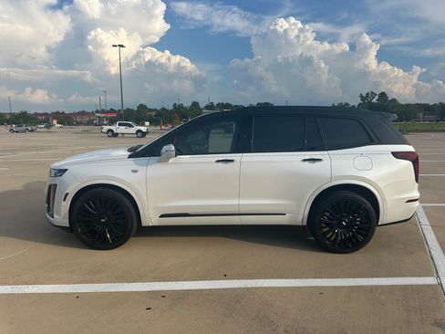 Used 2025 Cadillac XT6 Premium Luxury w/ Technology Package image 6