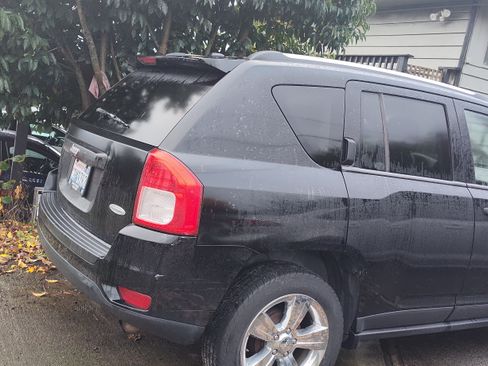 Used 2013 Jeep Compass Latitude image 5