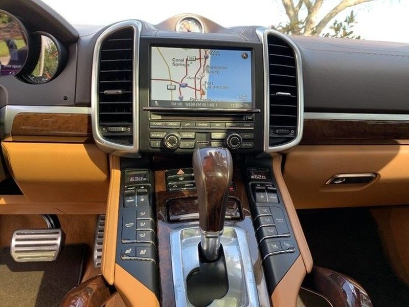 Used 2013 Porsche Cayenne Turbo AWD/4WD image 15