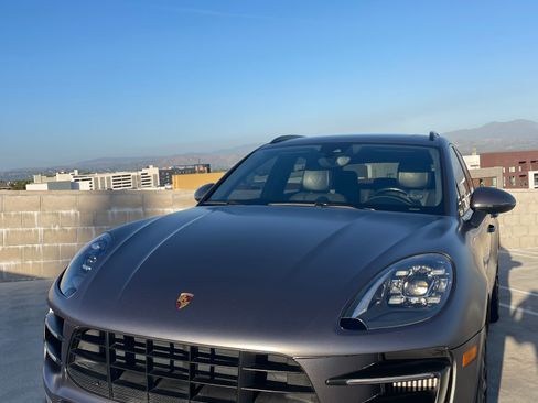 Used 2018 Porsche Macan Turbo image 10