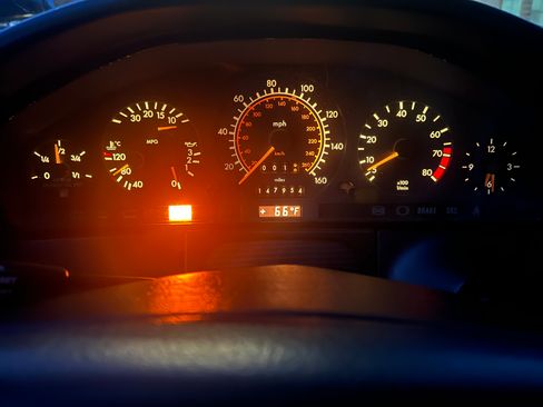 Used 1993 Mercedes-Benz 300 SE image 28