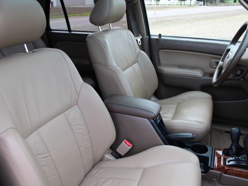 Used 2000 Toyota 4Runner Limited image 16