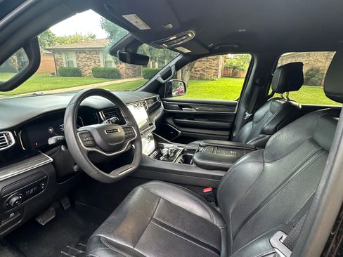 Used 2022 Jeep Wagoneer Series II w/ Flexible Seating Group AWD/4WD image 5