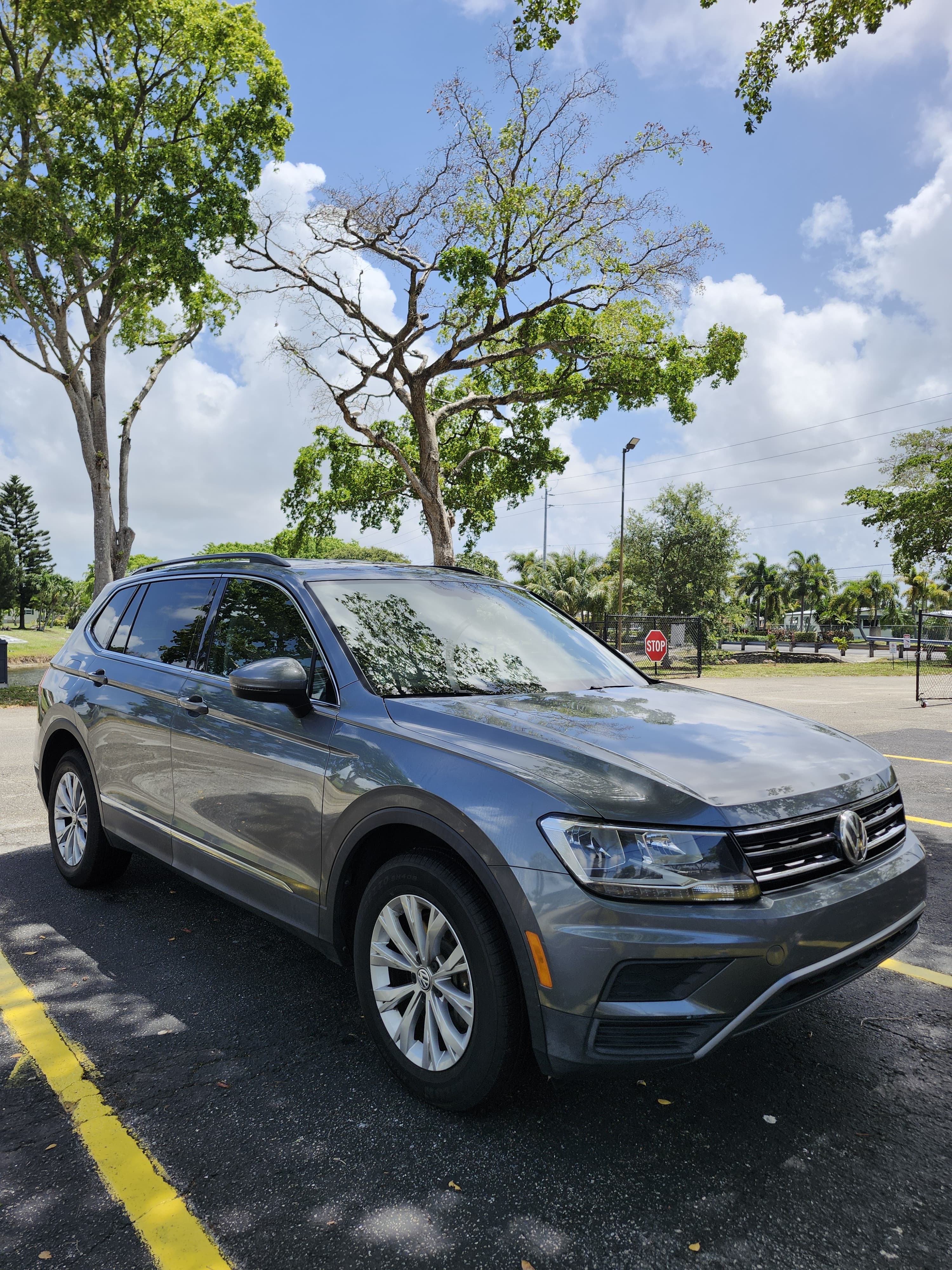 Used 2018 Volkswagen Tiguan SE FWD image 2