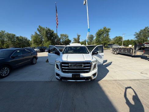 Used 2025 GMC Yukon XL Elevation w/ Elevation Premium Package AWD/4WD image 4
