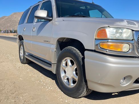 Used 2004 GMC Yukon Denali image 15