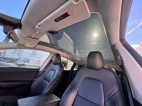 Used 2021 Tesla Model Y Performance image 23