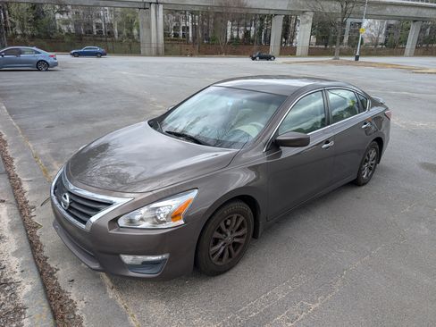 Used 2015 Nissan Altima 2.5 S w/ Sport Value Package image 1