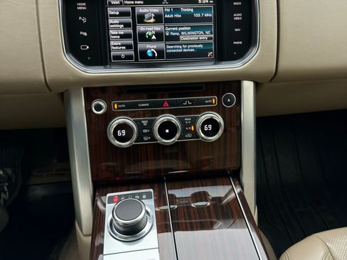 Used 2015 Land Rover Range Rover HSE image 19