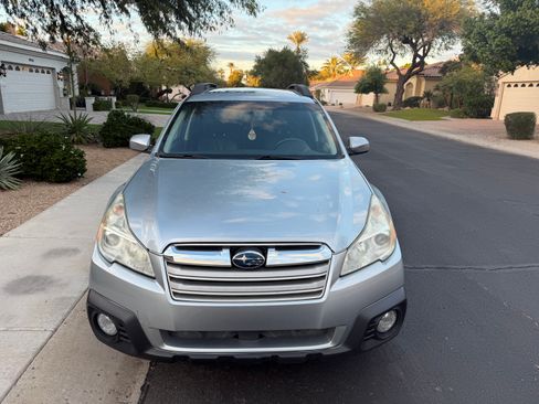 Used 2013 Subaru Outback 2.5i Limited w/ Moonroof Pkg image 2