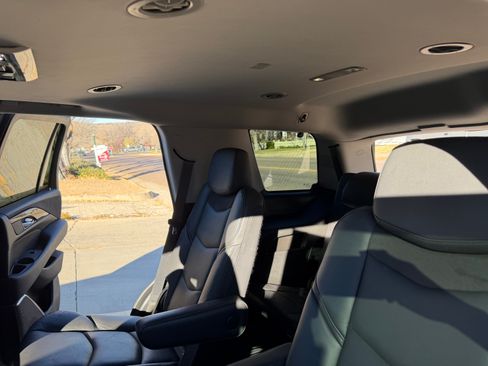 Used 2018 Cadillac Escalade Luxury image 12
