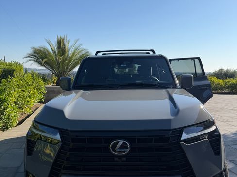 Used 2025 Lexus GX 550 w/ Accessory Package (2T) AWD/4WD image 2
