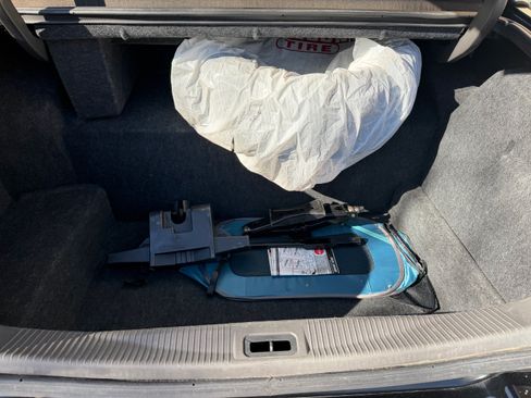 Used 2008 Lincoln Town Car Signature Limited image 17