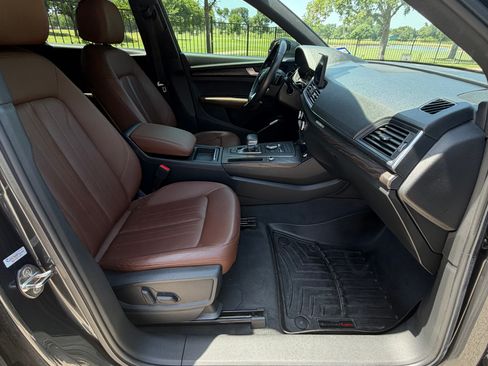 Used 2019 Audi Q5 2.0T Premium w/ Convenience Package AWD/4WD image 6