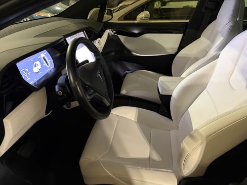 Used 2018 Tesla Model X 75D image 9