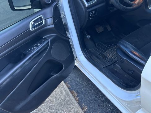 Used 2017 Jeep Grand Cherokee Altitude AWD/4WD image 21
