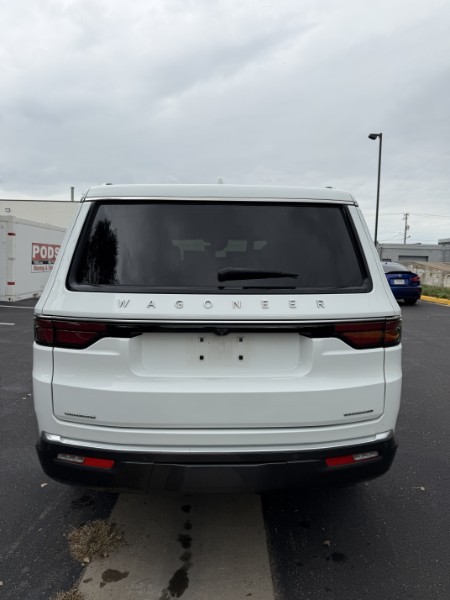 Used 2022 Jeep Wagoneer Series III w/ Premium Group I AWD/4WD image 9