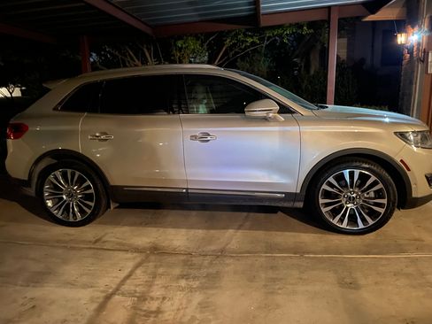 Used 2017 Lincoln MKX Reserve FWD image 11