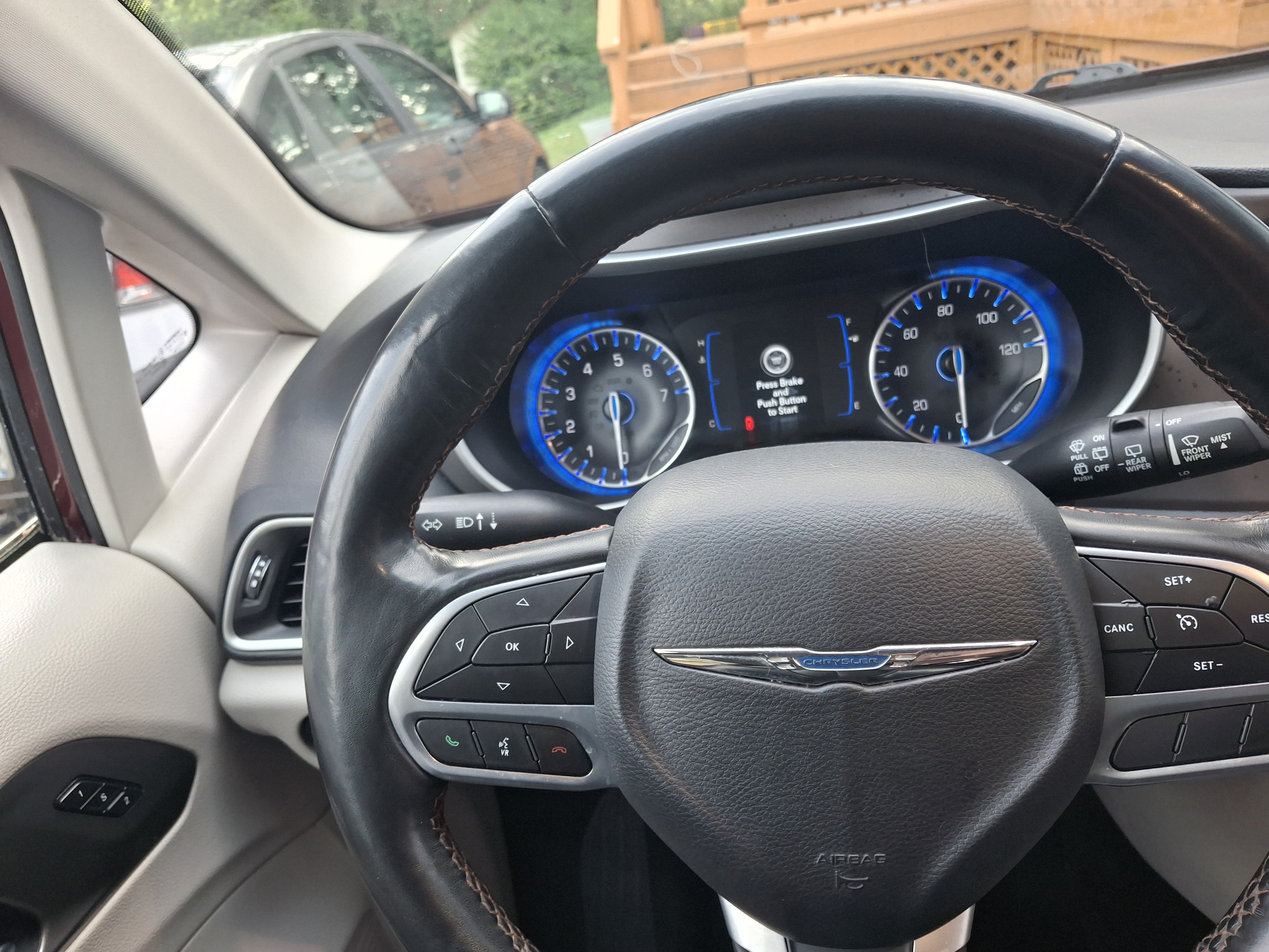 Used 2020 Chrysler Pacifica Touring-L FWD image 12
