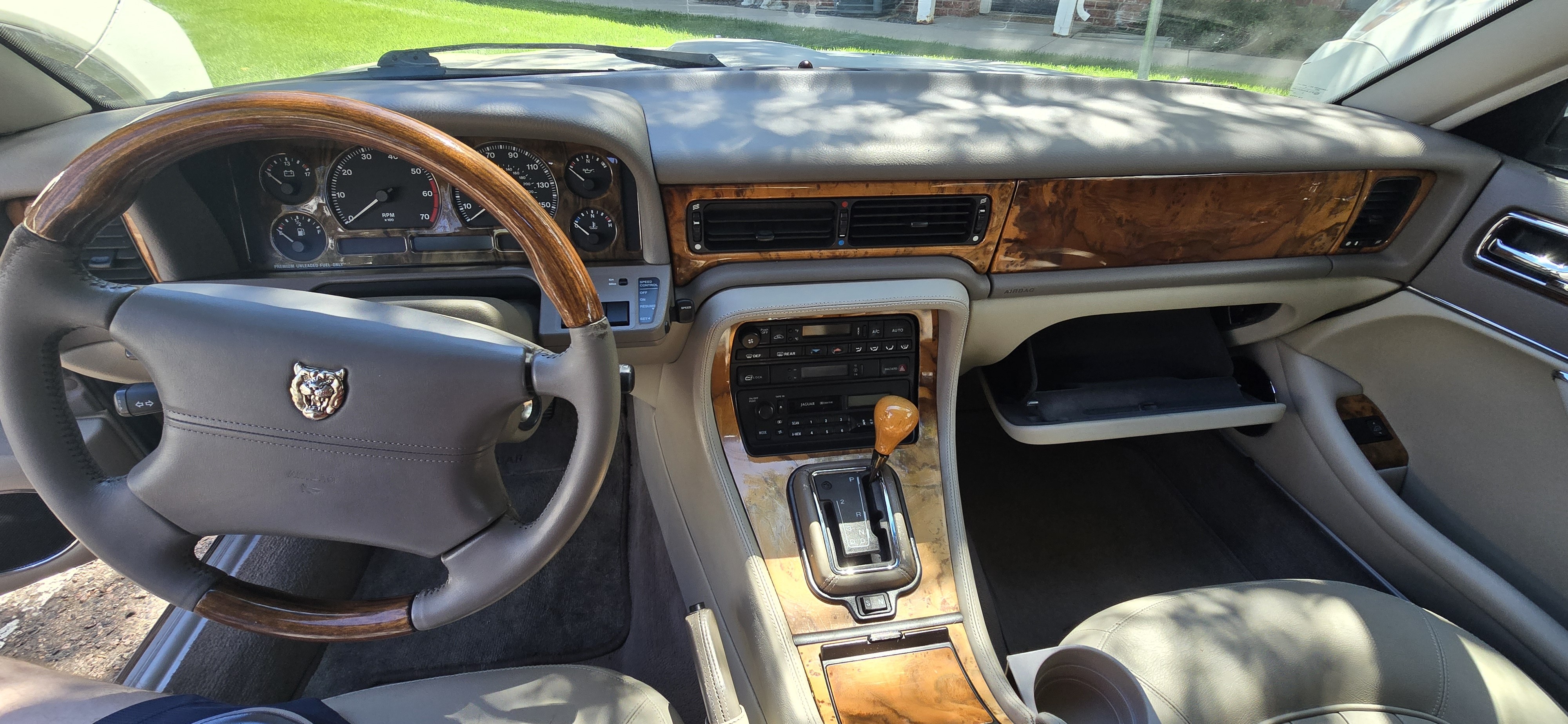 Used 1996 Jaguar XJ6 RWD image 9