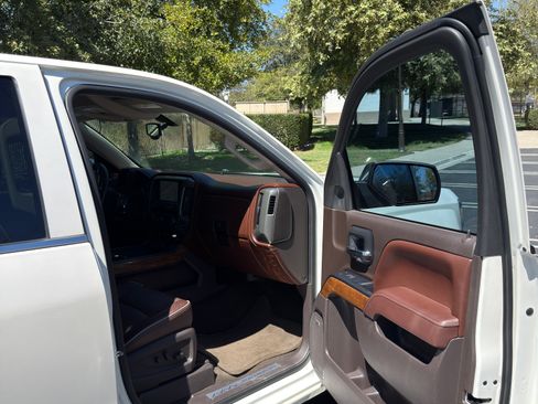 Used 2015 Chevrolet Silverado 1500 High Country AWD/4WD image 9