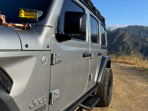Used 2018 Jeep Wrangler Unlimited Sport S AWD/4WD image 8