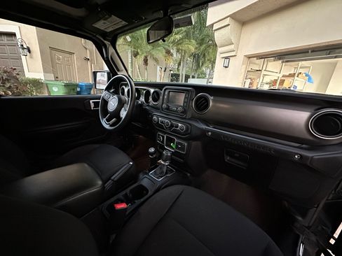 Used 2018 Jeep Wrangler Unlimited Sport image 6