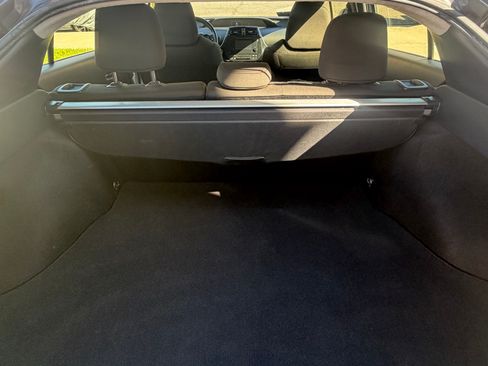 Used 2019 Toyota Prius LE w/ Carpet Mat Package FWD image 12