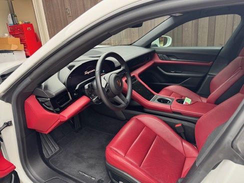 Used 2022 Porsche Taycan image 7