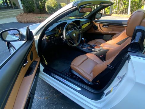 Used 2012 BMW 335i Convertible image 13