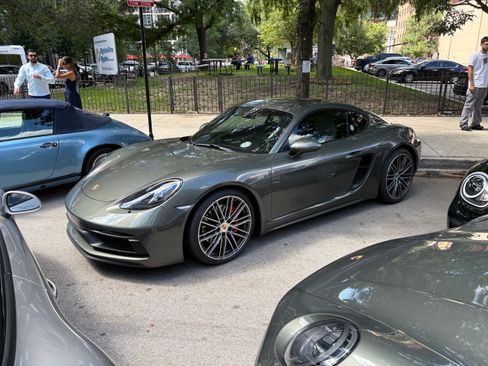 Used 2025 Porsche 718 Cayman GTS image 1