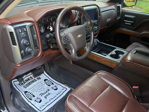 Used 2015 Chevrolet Silverado 1500 High Country w/ High Country Premium Package AWD/4WD image 8