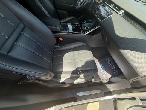 Used 2019 Land Rover Range Rover Velar S image 9