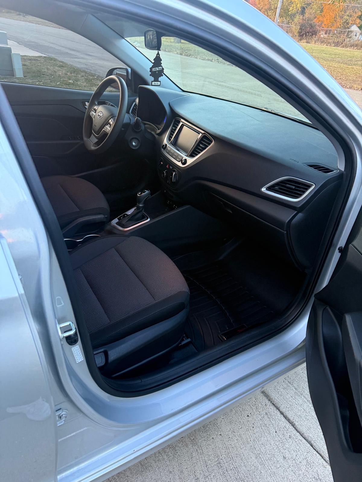 Used 2022 Hyundai Accent FWD image 6