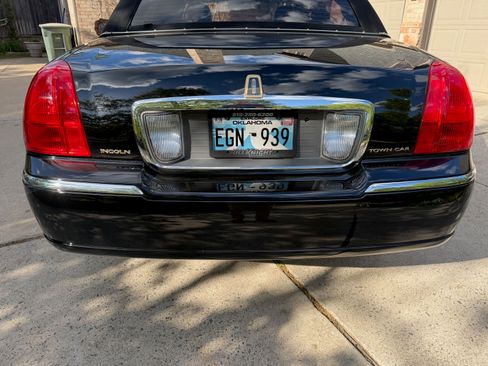 Used 2008 Lincoln Town Car Signature Limited image 5