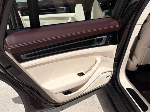 Used 2023 Porsche Panamera image 17