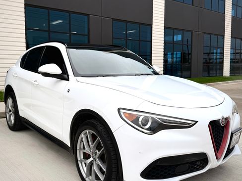 Used 2018 Alfa Romeo Stelvio Ti Sport AWD/4WD image 4