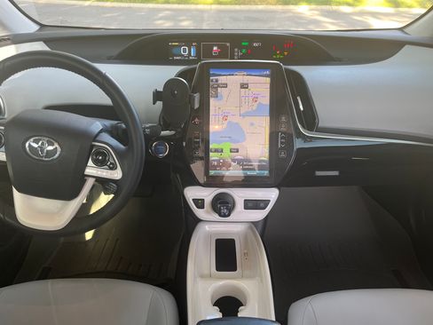 Used 2018 Toyota Prius Four Touring image 8