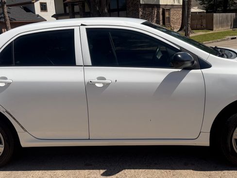 Used 2011 Toyota Corolla FWD image 2