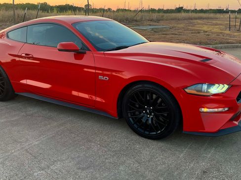 Used 2019 Ford Mustang GT Premium w/ GT Performance Package RWD image 5