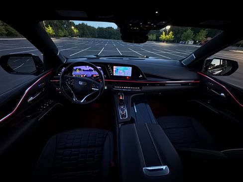 Used 2024 Cadillac Escalade ESV V w/ LPO, ONYX Package image 10