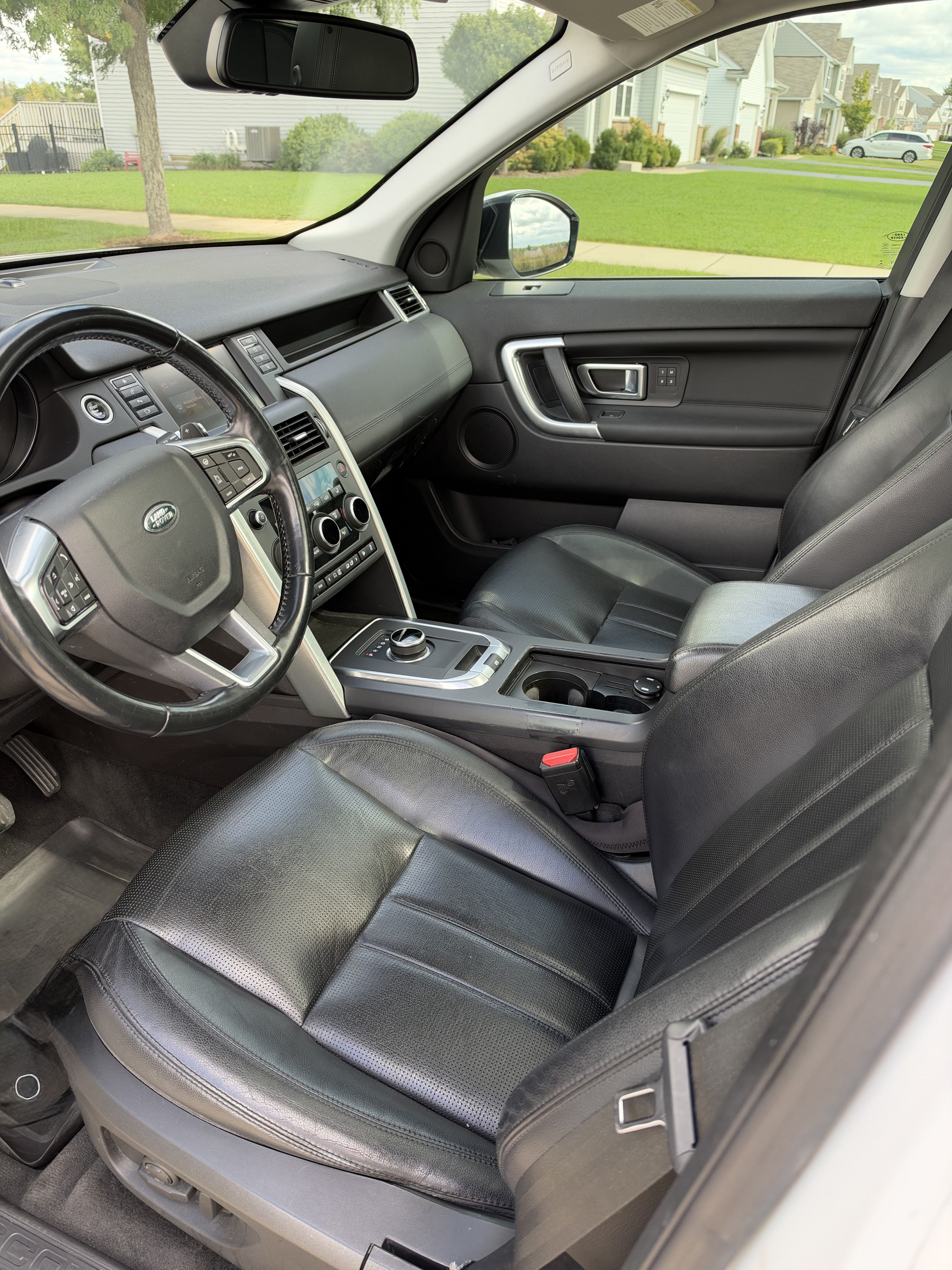 Used 2017 Land Rover Discovery Sport HSE AWD/4WD image 10