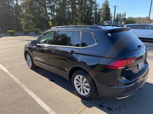 Used 2018 Volkswagen Tiguan S w/ 3rd Row Seat Package AWD/4WD image 8