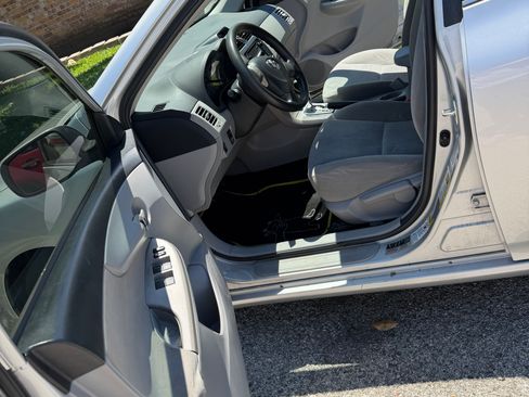 Used 2013 Toyota Corolla LE FWD image 15
