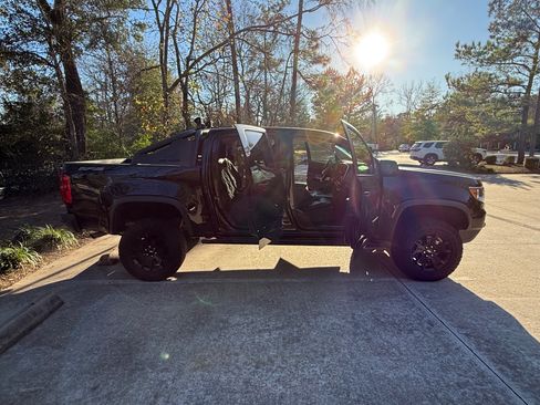 Used 2021 Chevrolet Colorado ZR2 w/ ZR2 Midnight Special Edition image 11