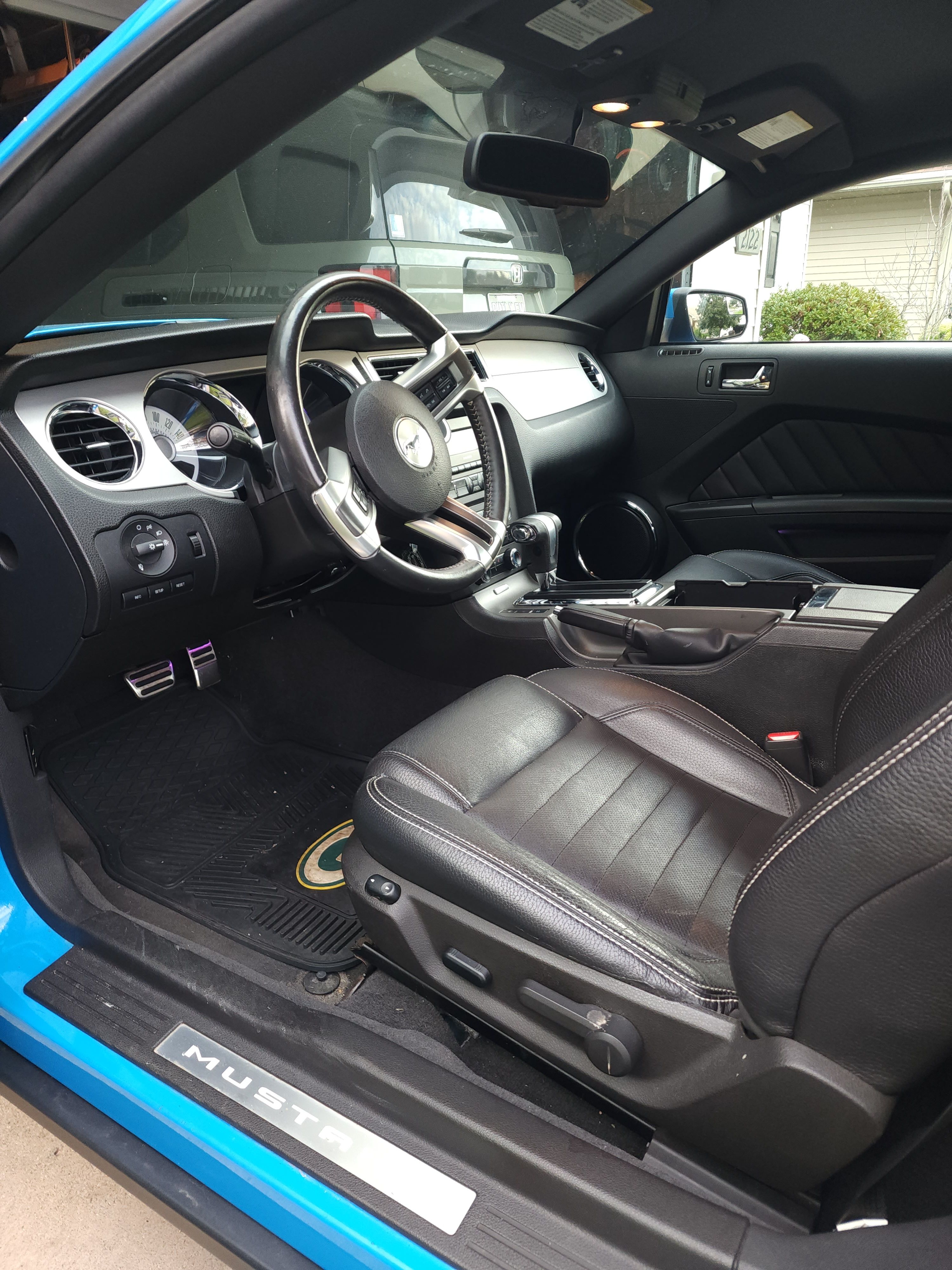 Used 2011 Ford Mustang Premium w/ 202A Rapid Spec Order Code RWD image 11