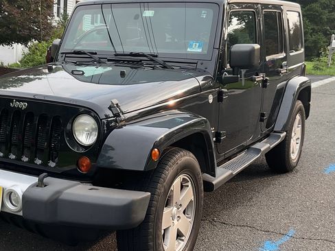 Used 2012 Jeep Wrangler Unlimited Sahara w/ Connectivity Group AWD/4WD image 9