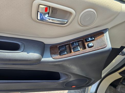 Used 2003 Toyota Highlander Limited image 9