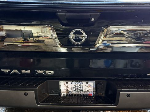 Used 2019 Nissan Titan Platinum Reserve w/ Platinum Utility Package image 10